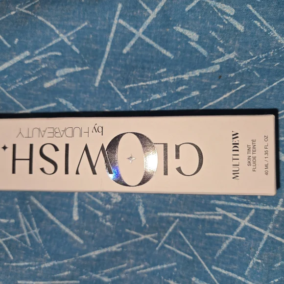 HUDA BEAUTY GloWish Luminous Pressed Powder & Skint Tint Bundle - Deep Brown